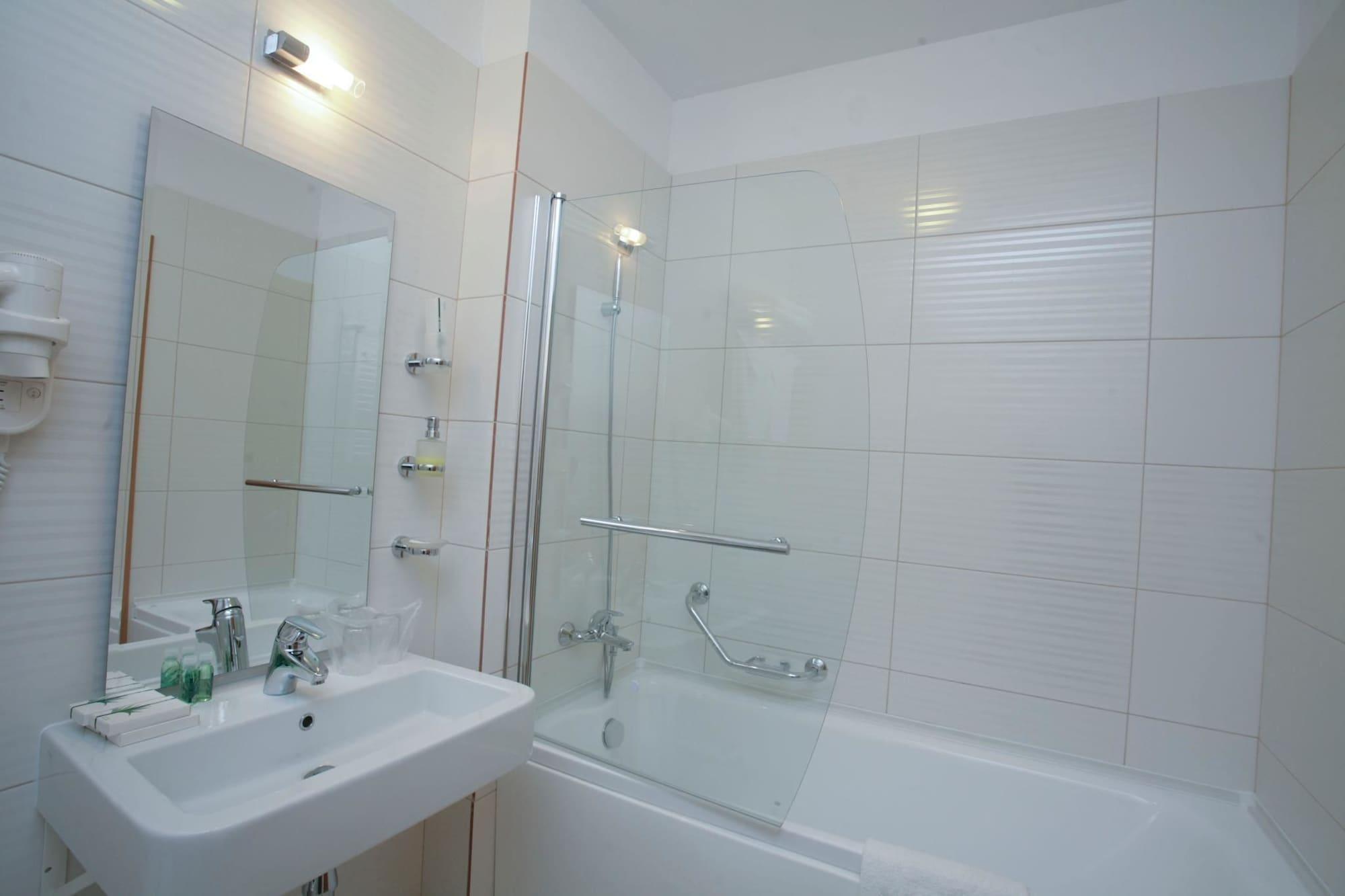 Mari Vila Hotel Bukarest Eksteriør billede