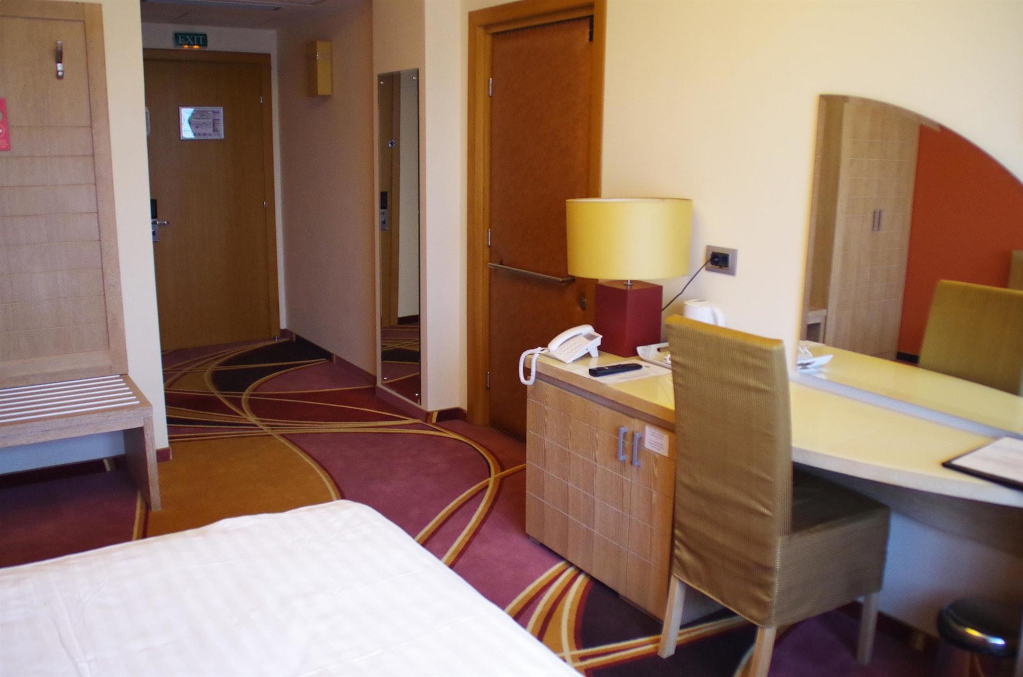 Mari Vila Hotel Bukarest Eksteriør billede